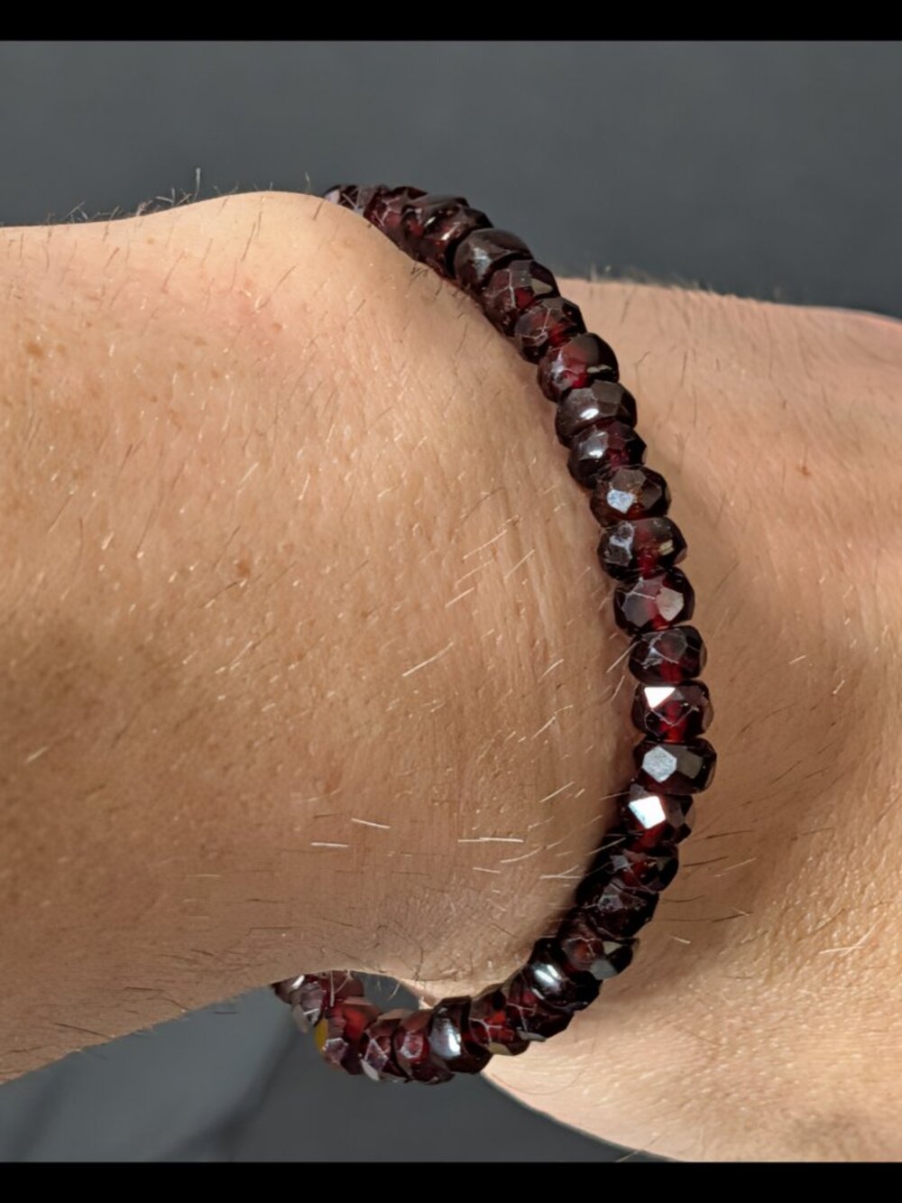 Like New Fantastic GARNET 6.75" High Quality Stretchy Bracelet, very flashy!